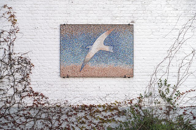 https://commons.wikimedia.org/wiki/File:Bird_mosaic_by_Jean-Michel_Folon_(DSC_2928).jpg